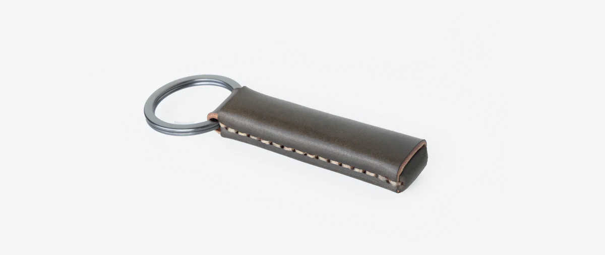 Historic Automobile Keychain – Leather Fob With Enamel Emblem, 3 Inches, Black